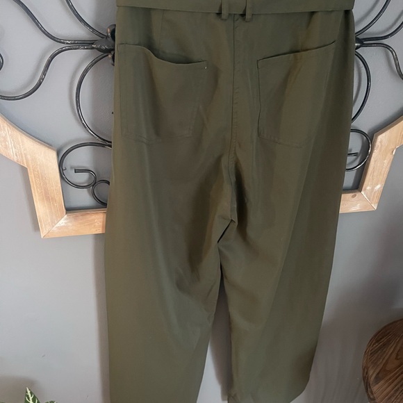 NWOT Lulu's Olive Green BeltedTrousers - Picture 5 of 6